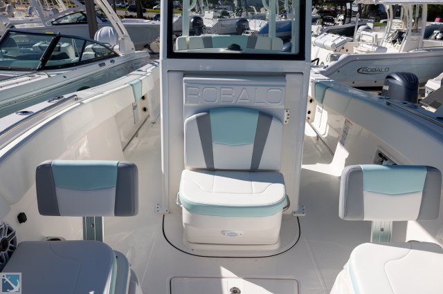 New 2025 Robalo R270  Boat for sale